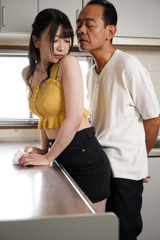 被偷偷灌下大量春藥後發情失控的淫慾人妻：大浦真奈美