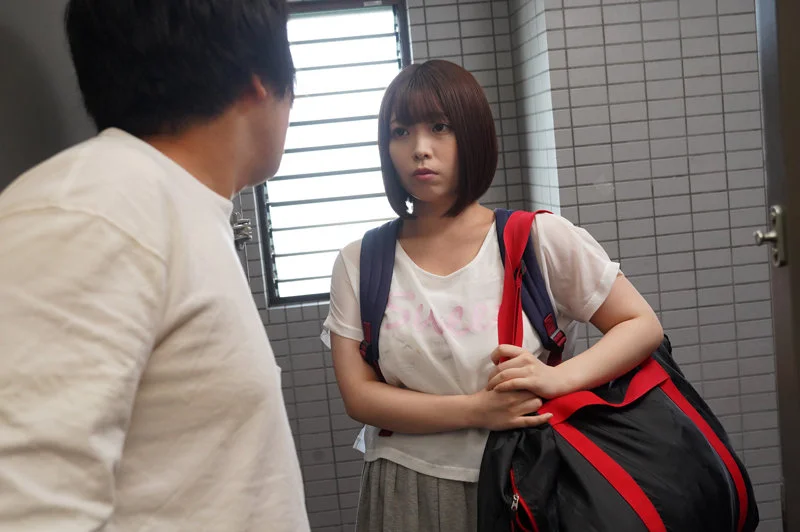 朋友離家出走的成年妹妹 Amu Ohara 來借宿，竟用 H 罩杯巨乳提供舒服過頭的服務