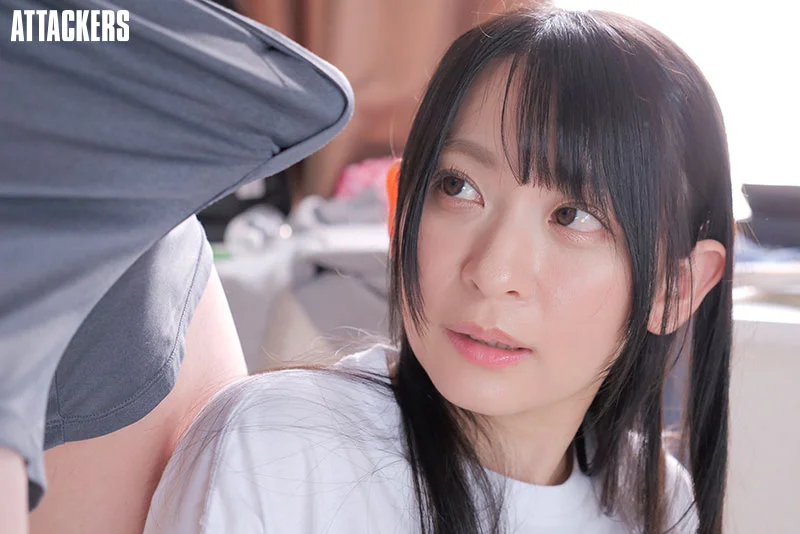 朝起きると後輩社員の梓さんが僕の朝勃ちに興味津々…会社をサボって起き抜けに一発、昼に一発、夜に二発セックスしてしまった