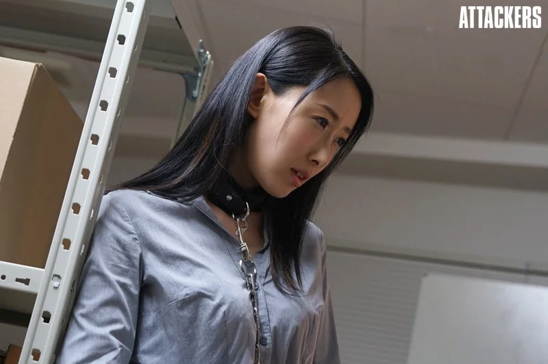 The Woman Living in the Workplace Warehouse: A Beautiful Office Worker's Lewd Daily Routine