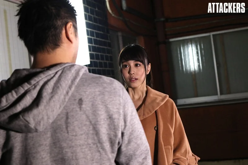 男子寮に監禁された友達の彼女