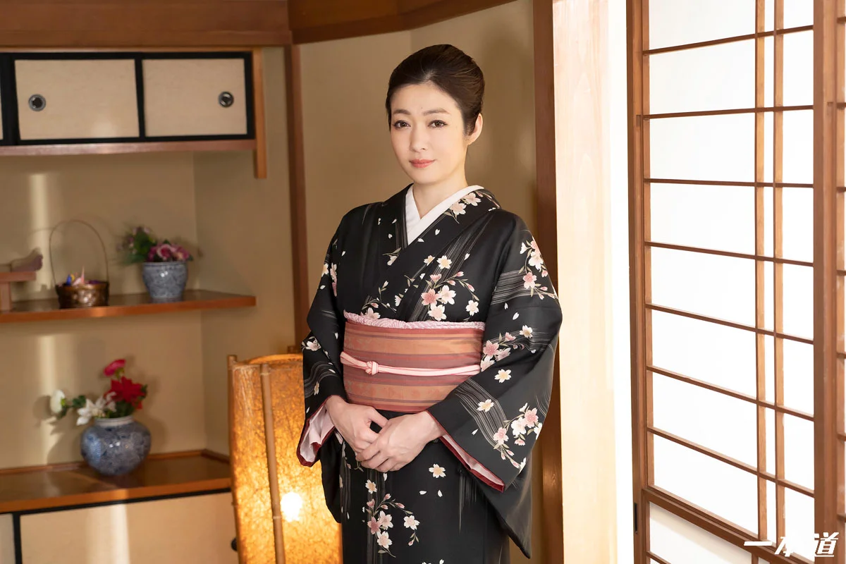 Sultry Hot-Spring Beauty: Ryu Enami