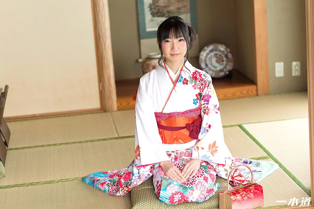 THE Furisode VI: Lewd Japanese Beauties Who Look Stunning in Kimono