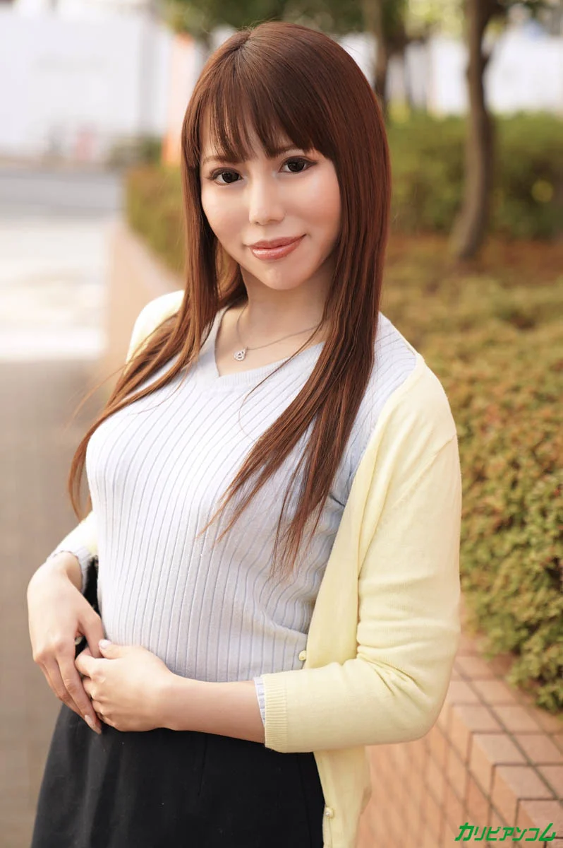 He Bursts into View and Straight into Her Pussy: Sudden Penetration at Miyuki Sakura's First Shoot Leaves Her Dripping Wet