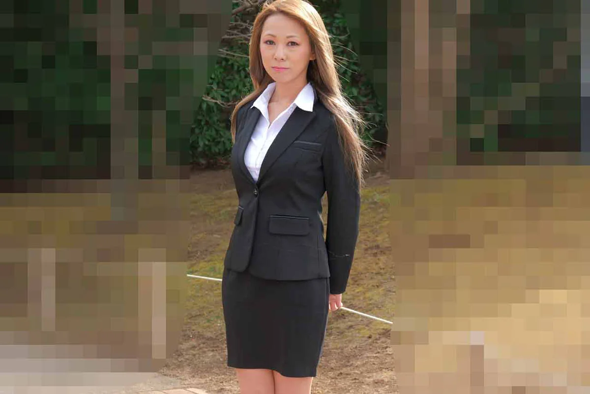 Beautiful Nympho: Tormented by a Heavily Made-Up Mature Woman!