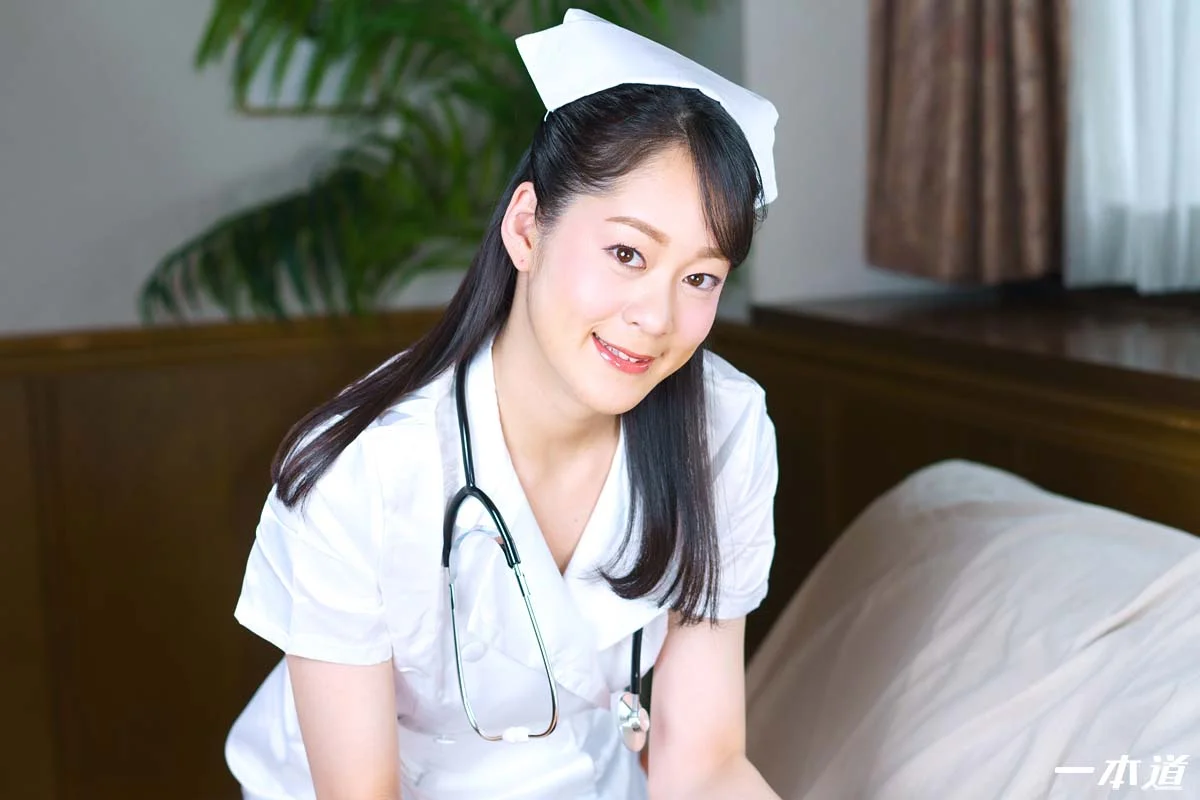 护士 Eri Saeki 随叫随到，立刻口交再无套做爱