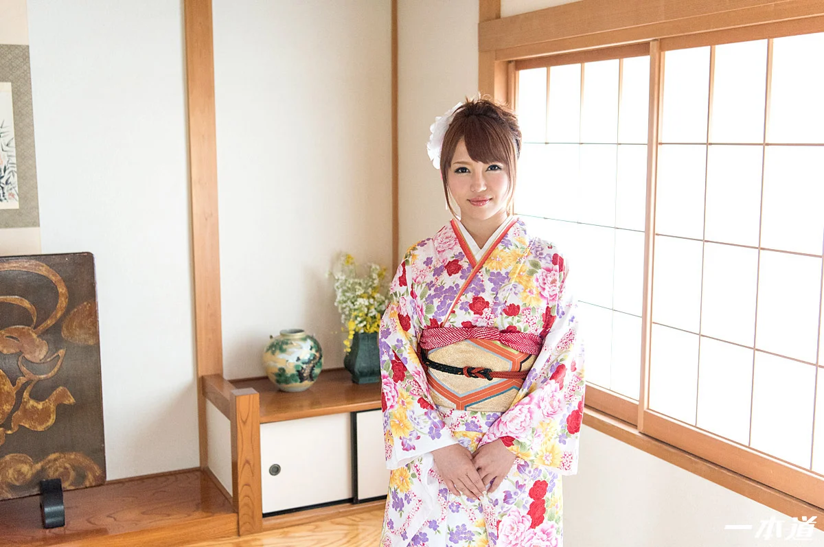 Cock-Loving Kimono Beauty Gives Her Master an Instant Blowjob