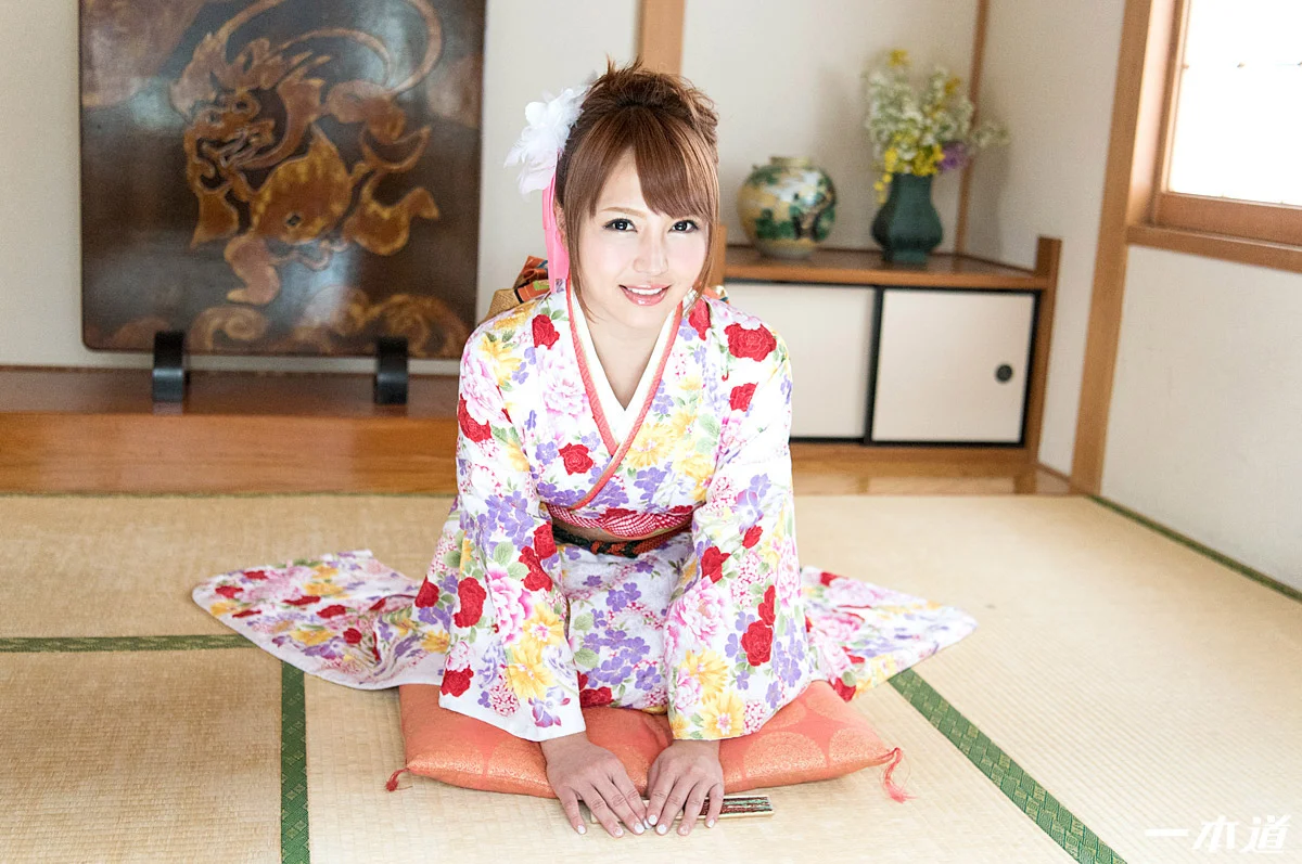 Cock-Loving Kimono Beauty Gives Her Master an Instant Blowjob