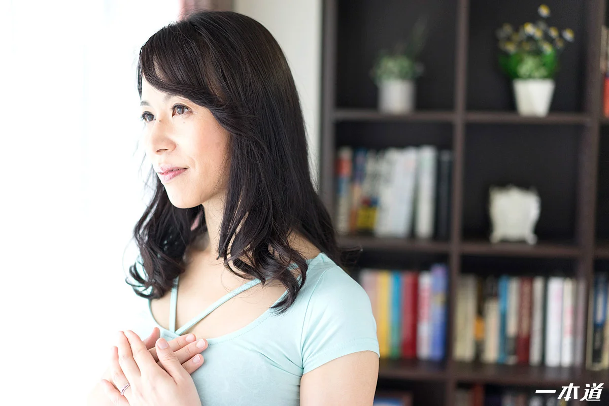 Tokimeki: Ayako Inoue, a Beautiful Woman in Her Forties with Luminous Fair Skin