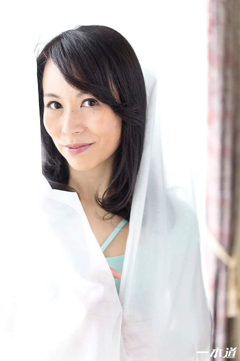 Tokimeki: Ayako Inoue, a Beautiful Woman in Her Forties with Luminous Fair Skin