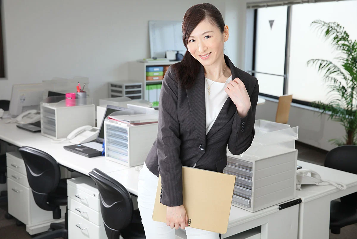 女上司のエッチを覗き見していたら…