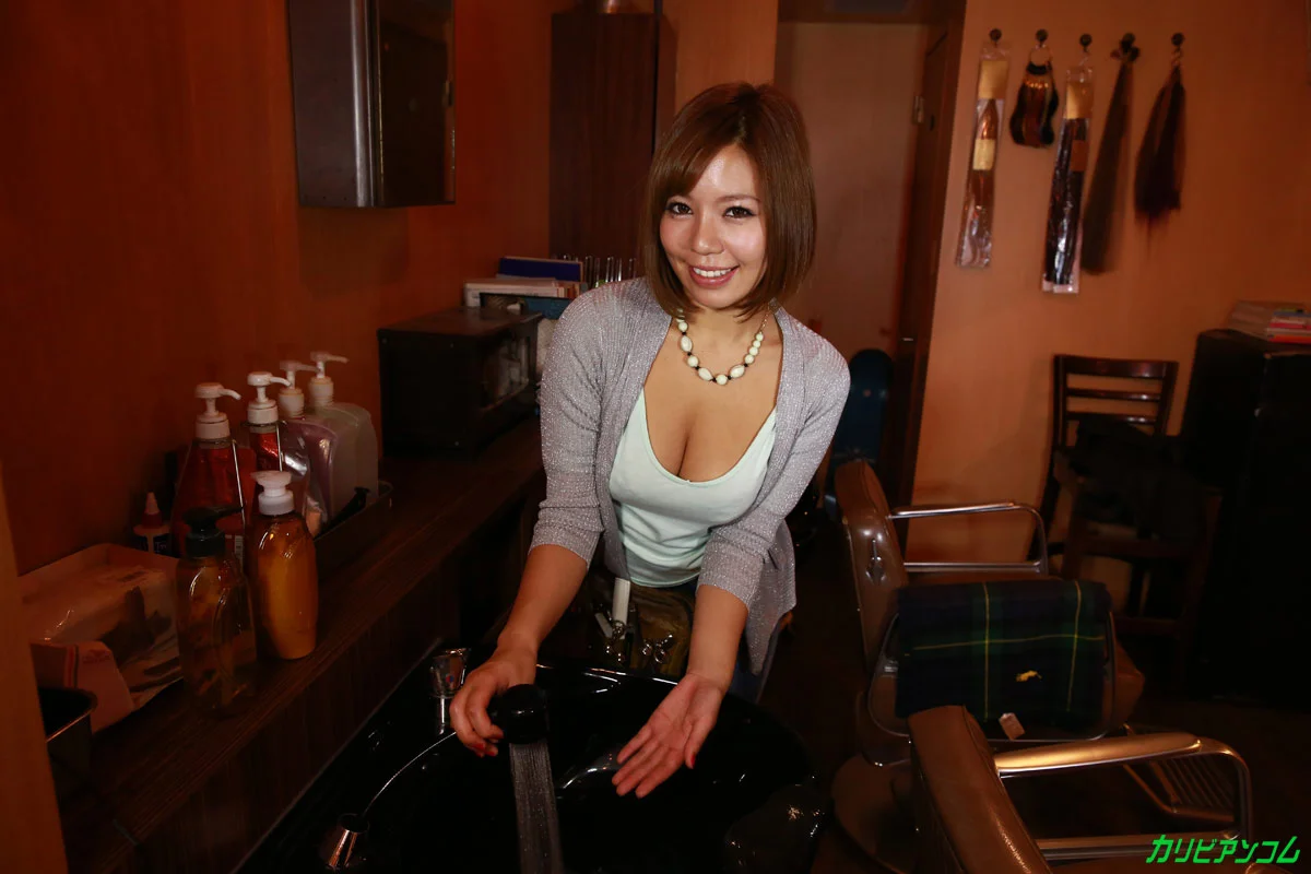 上班巨乳意外貼臉福利～美髮師篇～