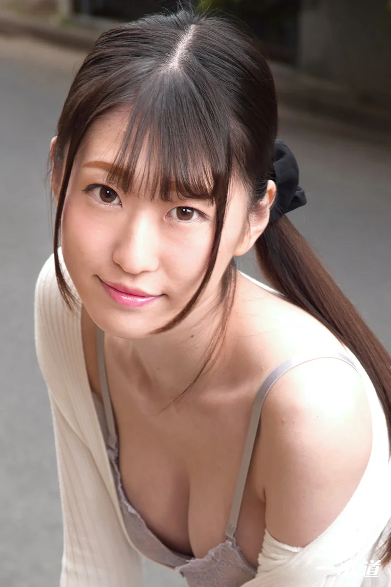 朝ゴミ出しする近所の遊び好きノーブラ奥さん 皆野みらい