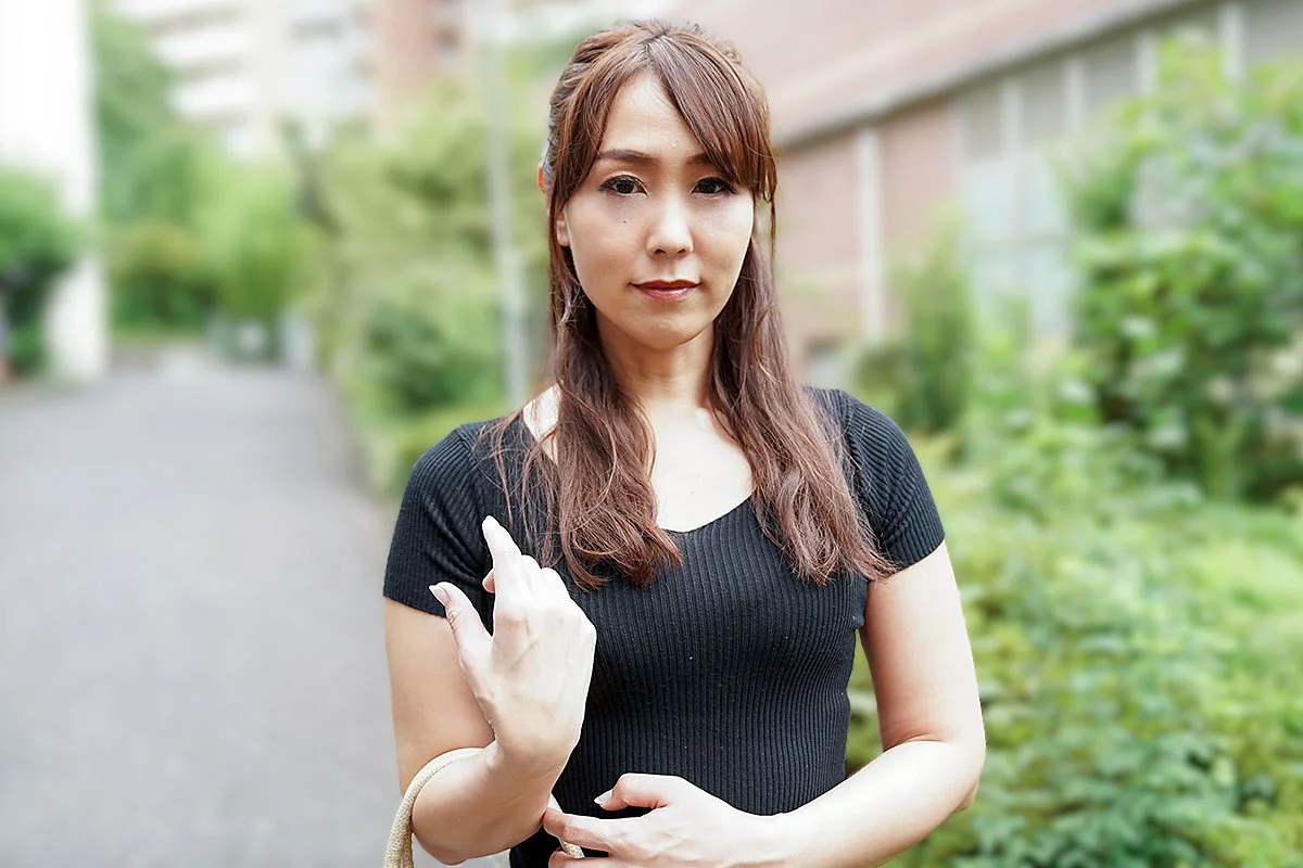 瞒着老公赚零花钱的刺激饥渴人妻