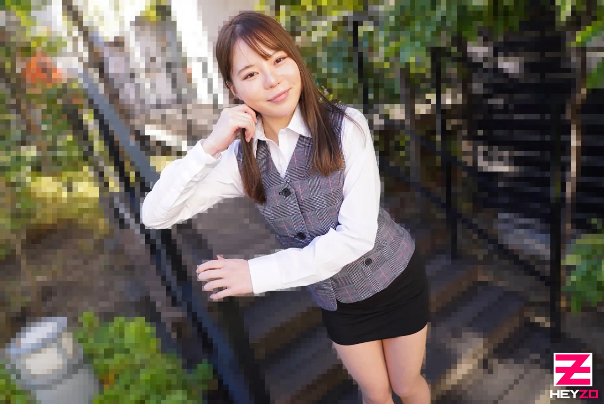 仕事中でもオナっちゃう！エッチ過ぎる受付嬢