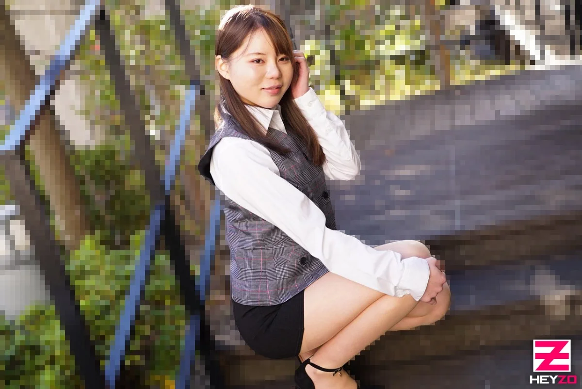 仕事中でもオナっちゃう！エッチ過ぎる受付嬢