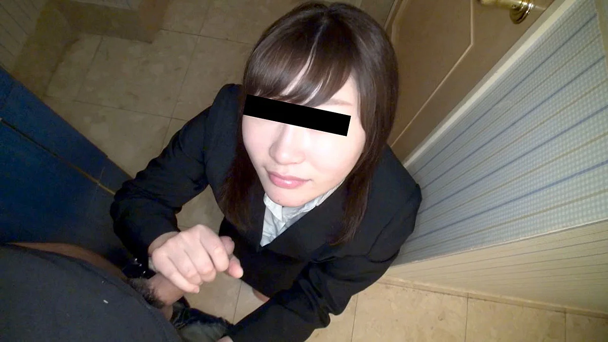 リクルートスーツに身を包むヤリマン就活娘
