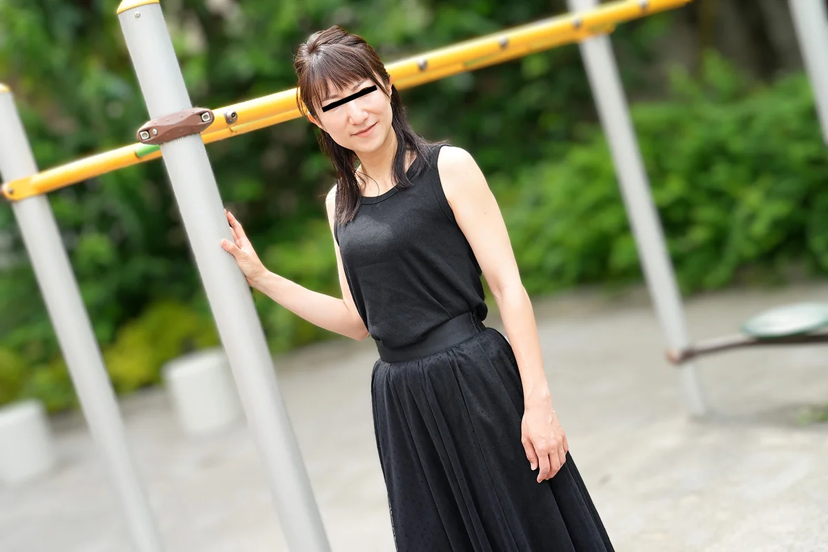 夫に電話をさせながら人妻をハメる ～エッチなお汁を出しまくる人妻～