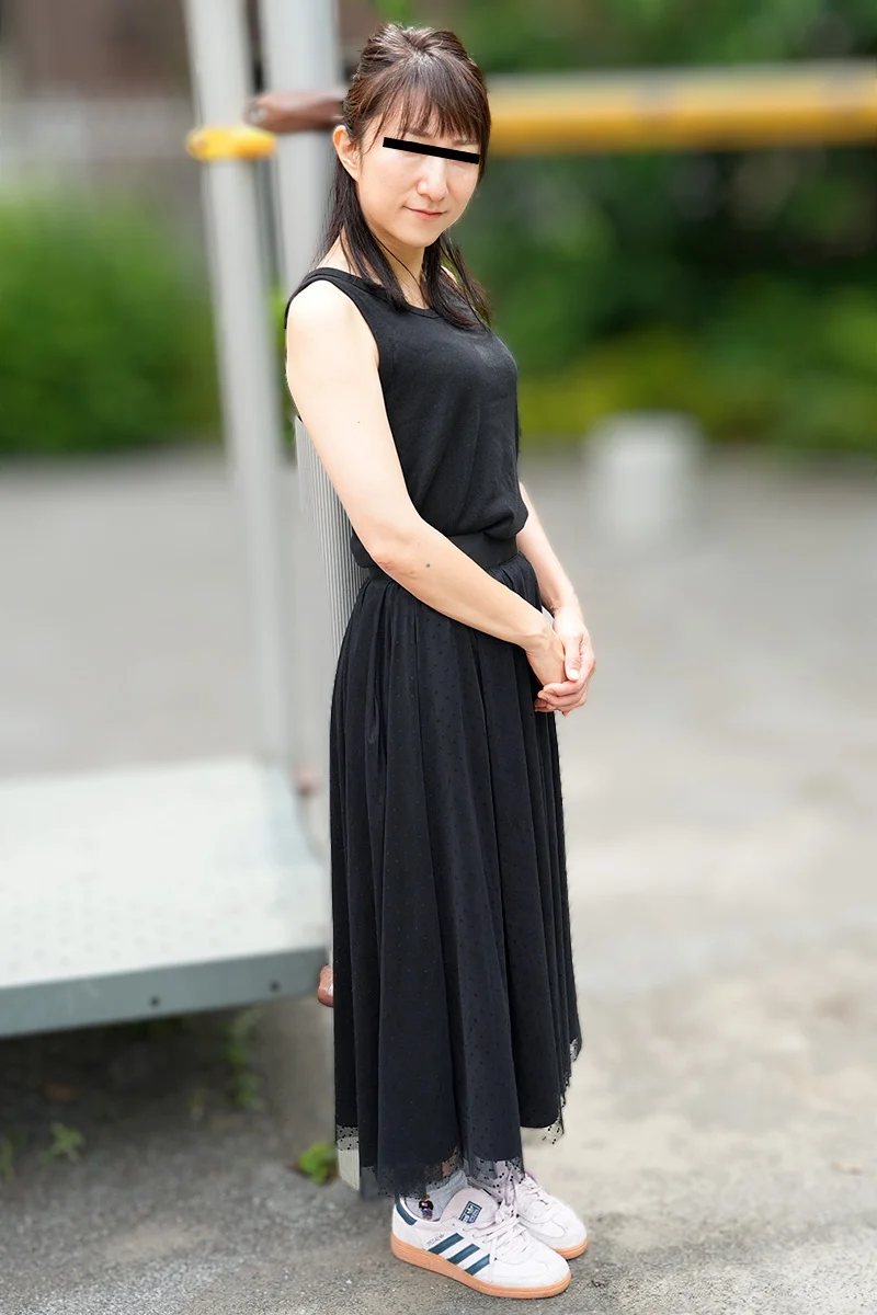 夫に電話をさせながら人妻をハメる ～エッチなお汁を出しまくる人妻～