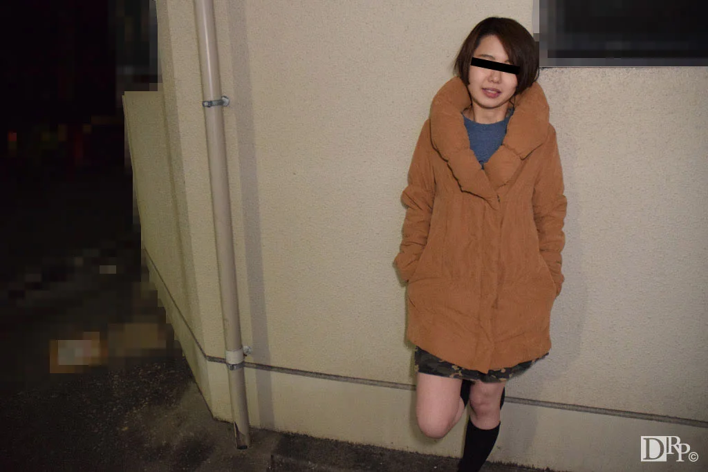 Real Amateur Pickup: A Naive Adult Student Role-Play Accepts Cash for a Thighjob