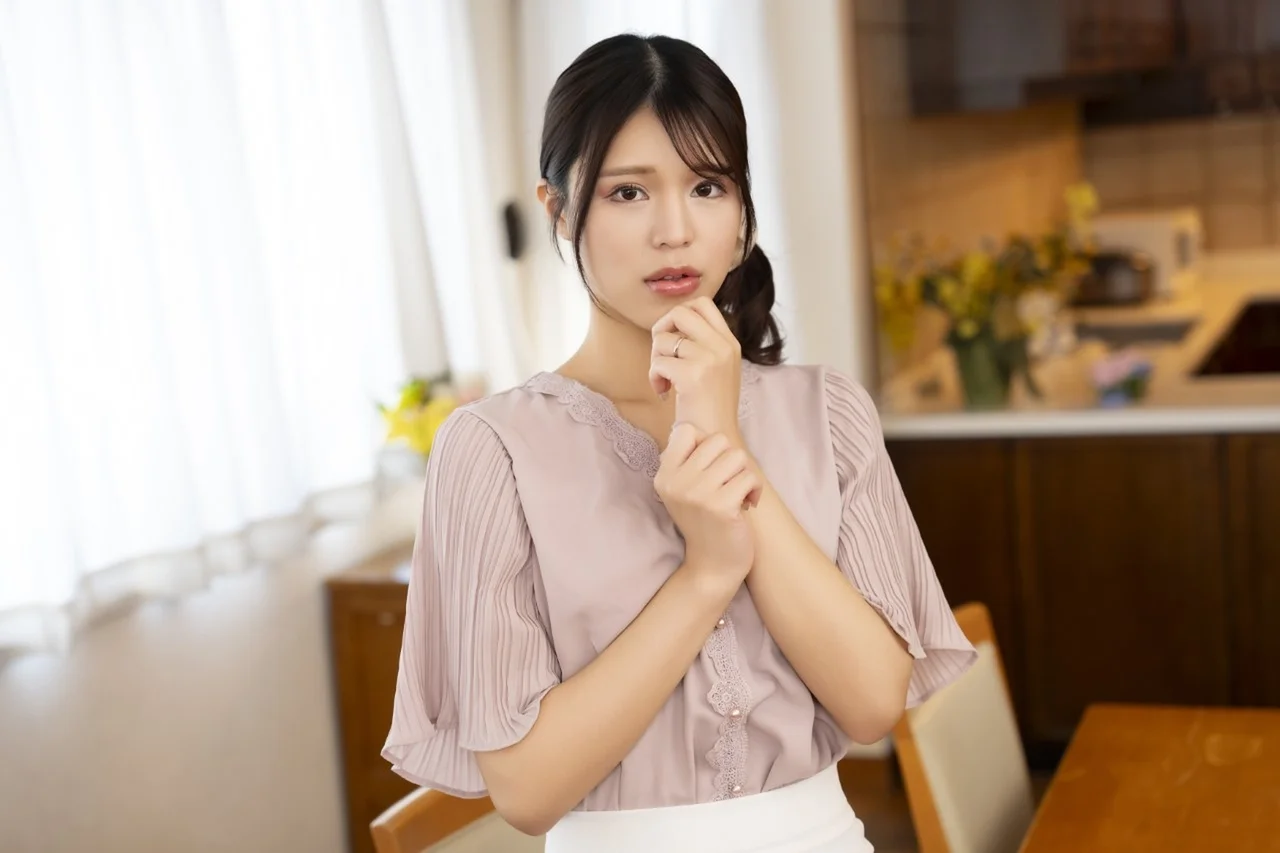 请把我老婆寝取了：被三个男人玩弄的爆乳人妻