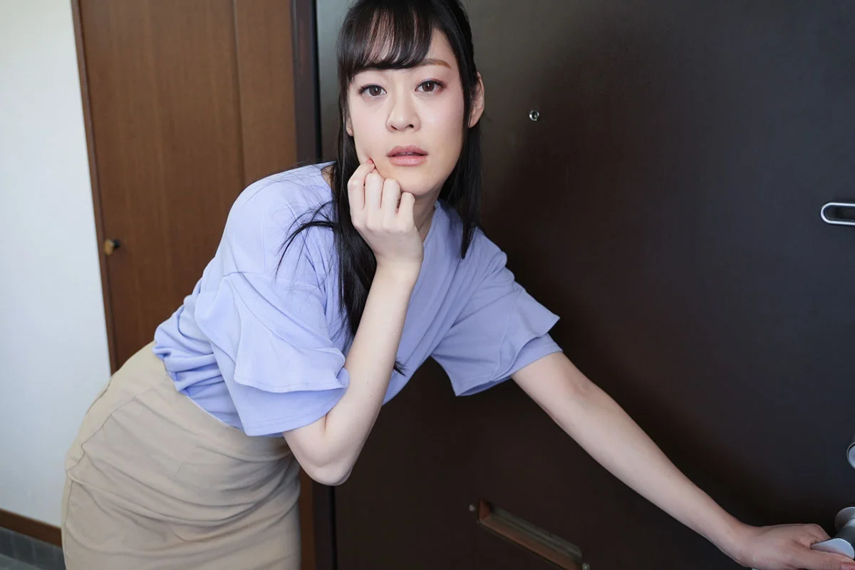 スレンダー美女を4Pで弄りまくり！Vol.3