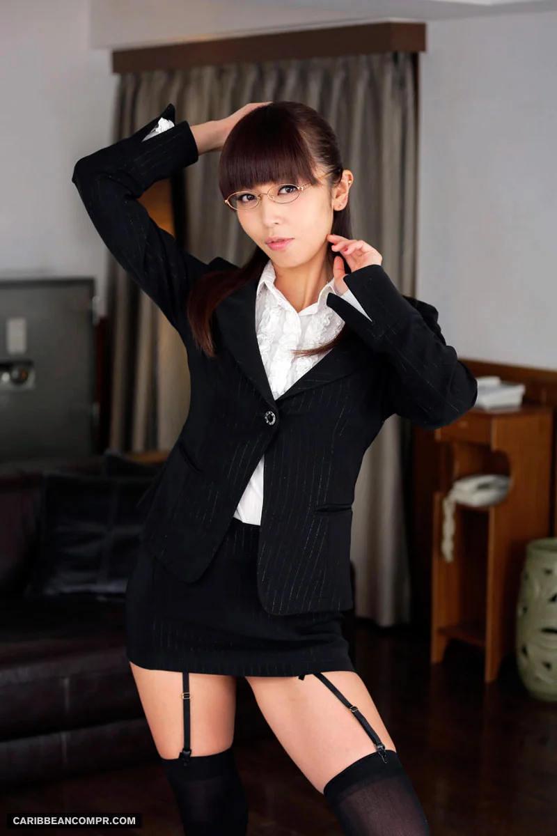 美艳痴女：自封女王的政客秘书