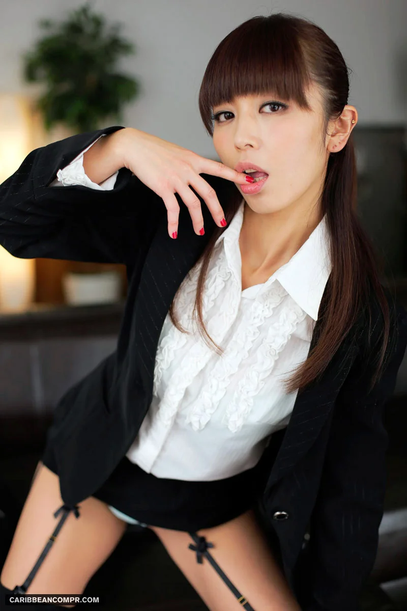 美艳痴女：自封女王的政客秘书