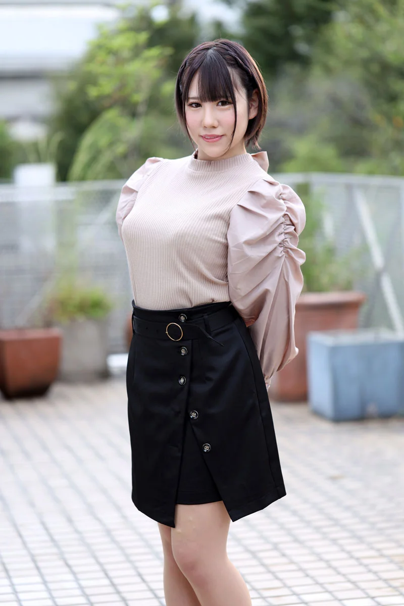 Three Older Men Toy With Riri Shiraki's Curvy Body in a Four-Way