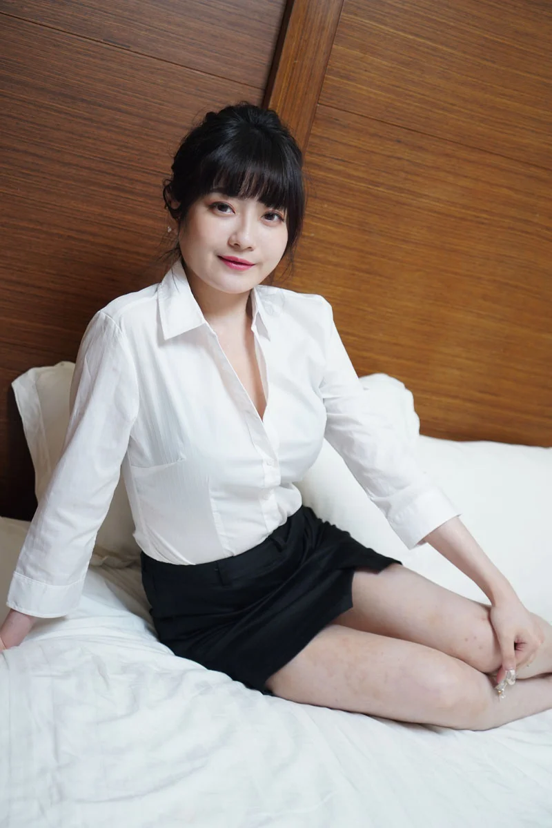Hの隔離部屋：僕と寂しい女部長一週間で毎日SEXやる！