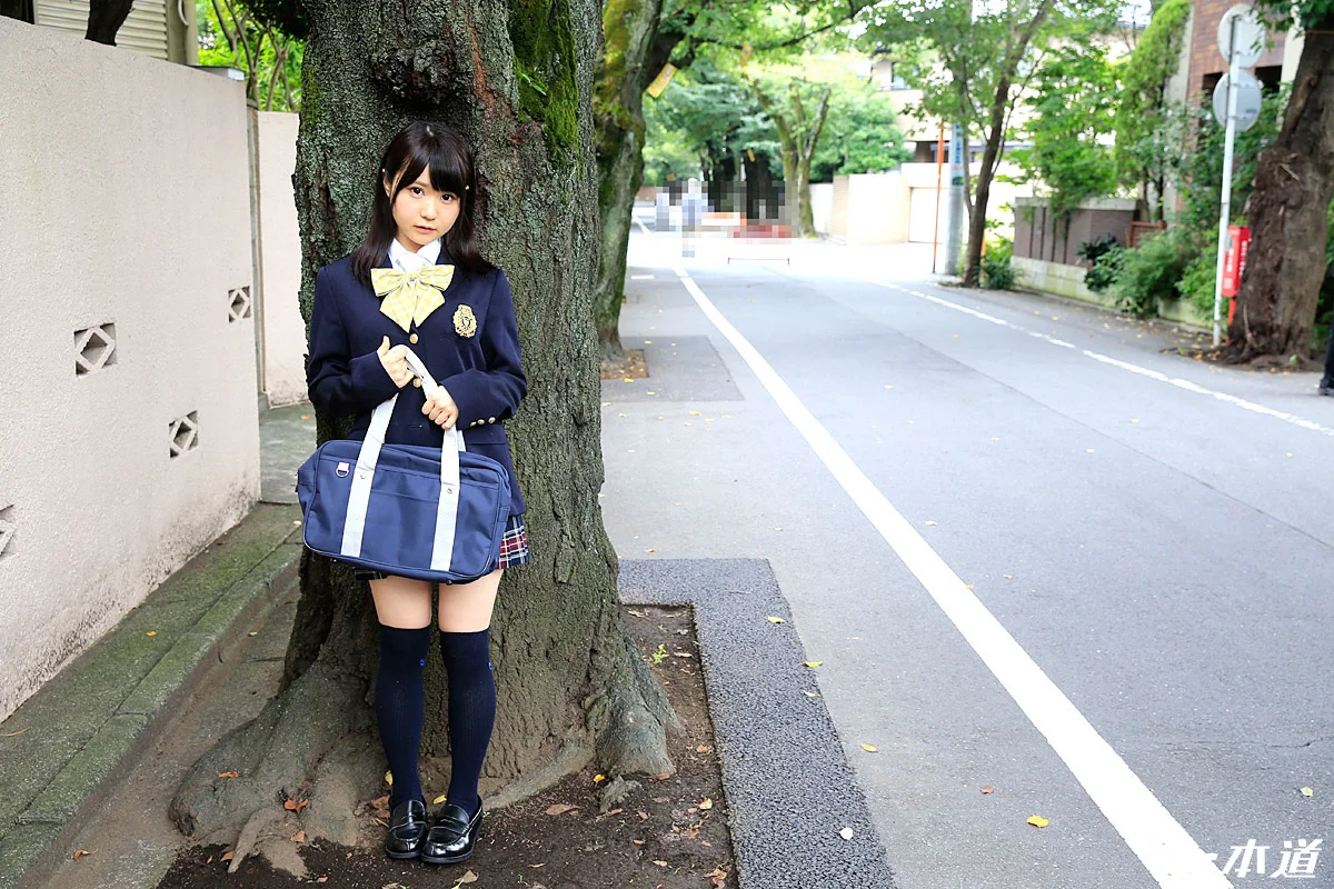 恥じらいの制服天使