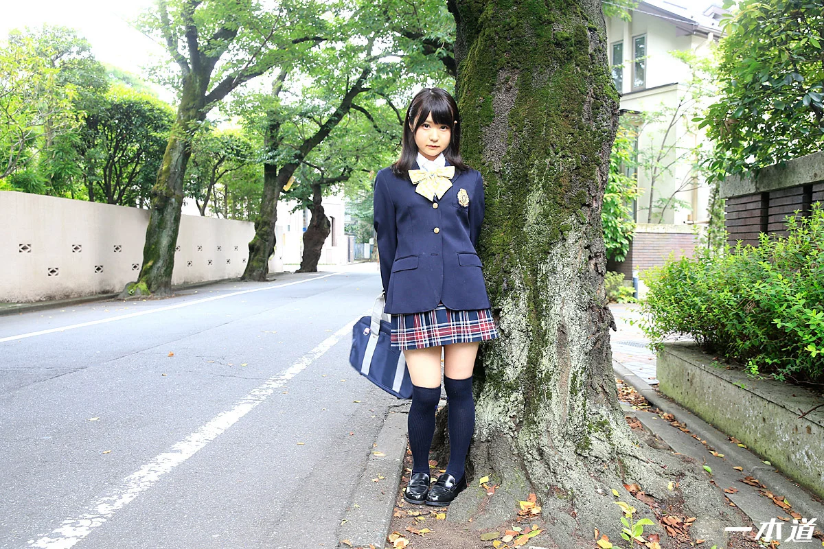 恥じらいの制服天使
