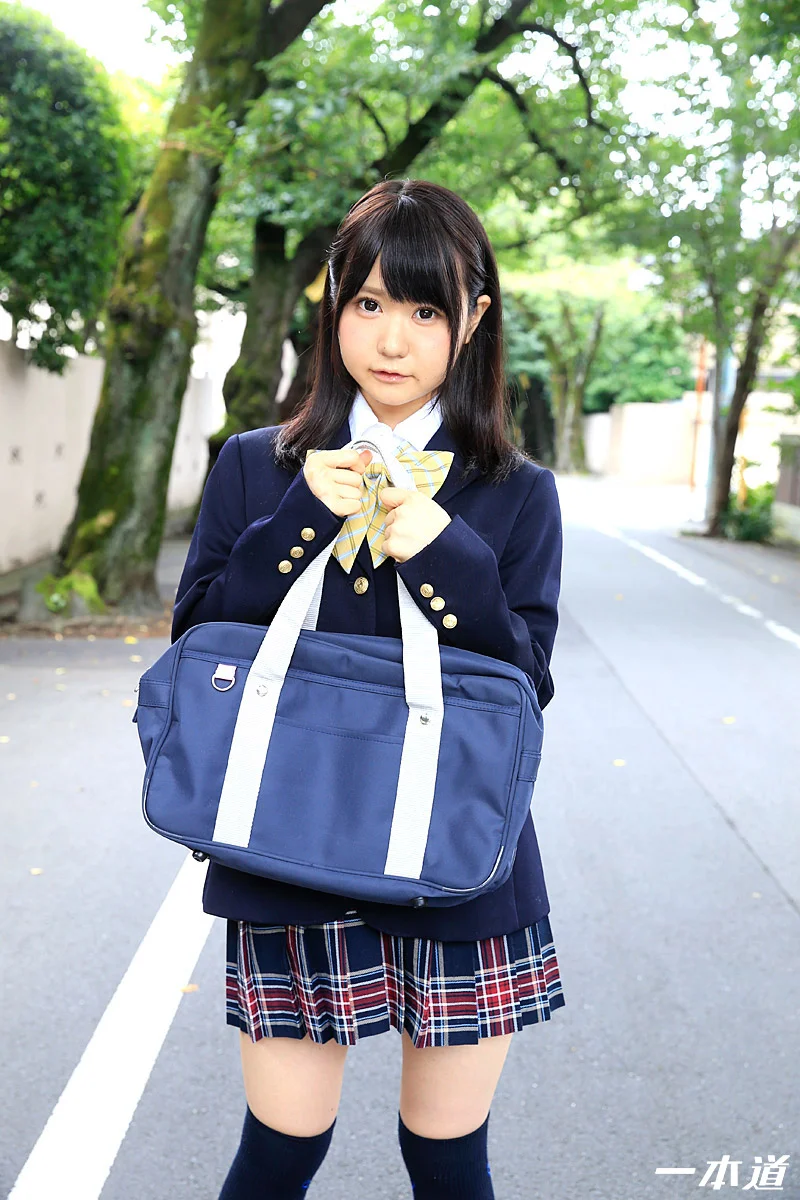 恥じらいの制服天使