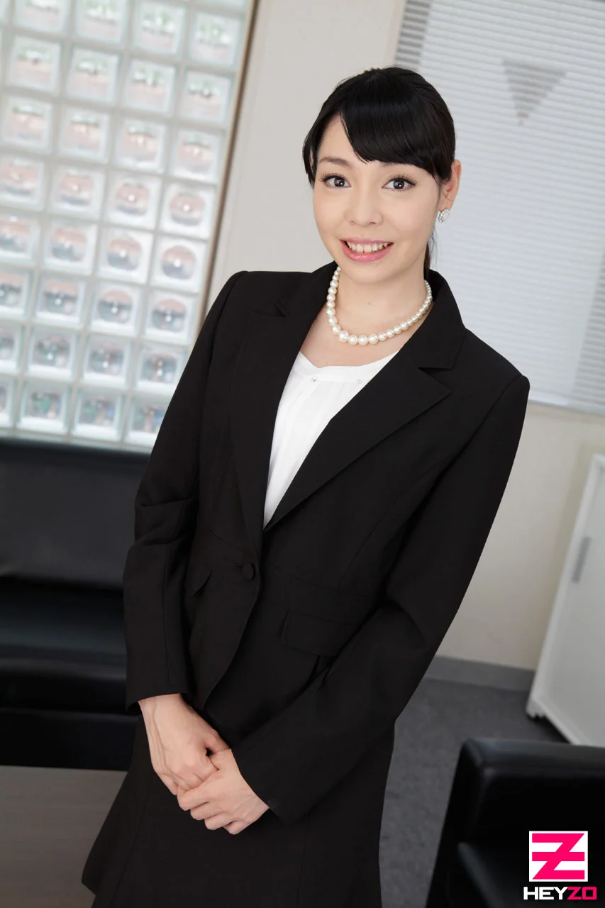 汚らわしい一本、挿れてください～少子化問題にカラダを張って取り組む美人政治家～