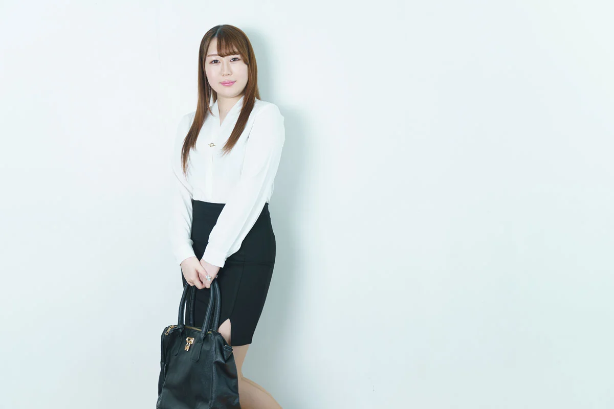 ぽっちゃり美白で痴女なOL ～欲求不満は先輩のカラダで解消！～