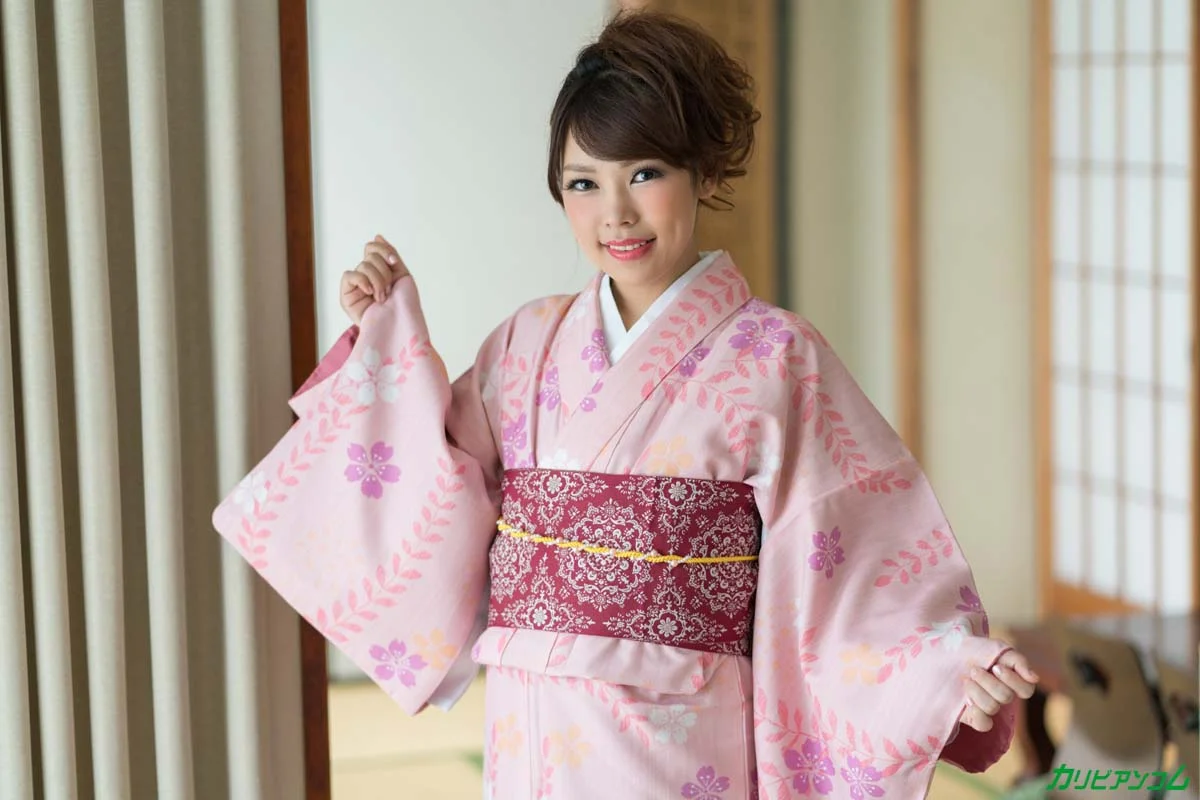 着物美人が静かにあなたのご要望にお応えします