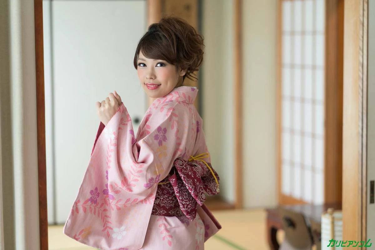 着物美人が静かにあなたのご要望にお応えします
