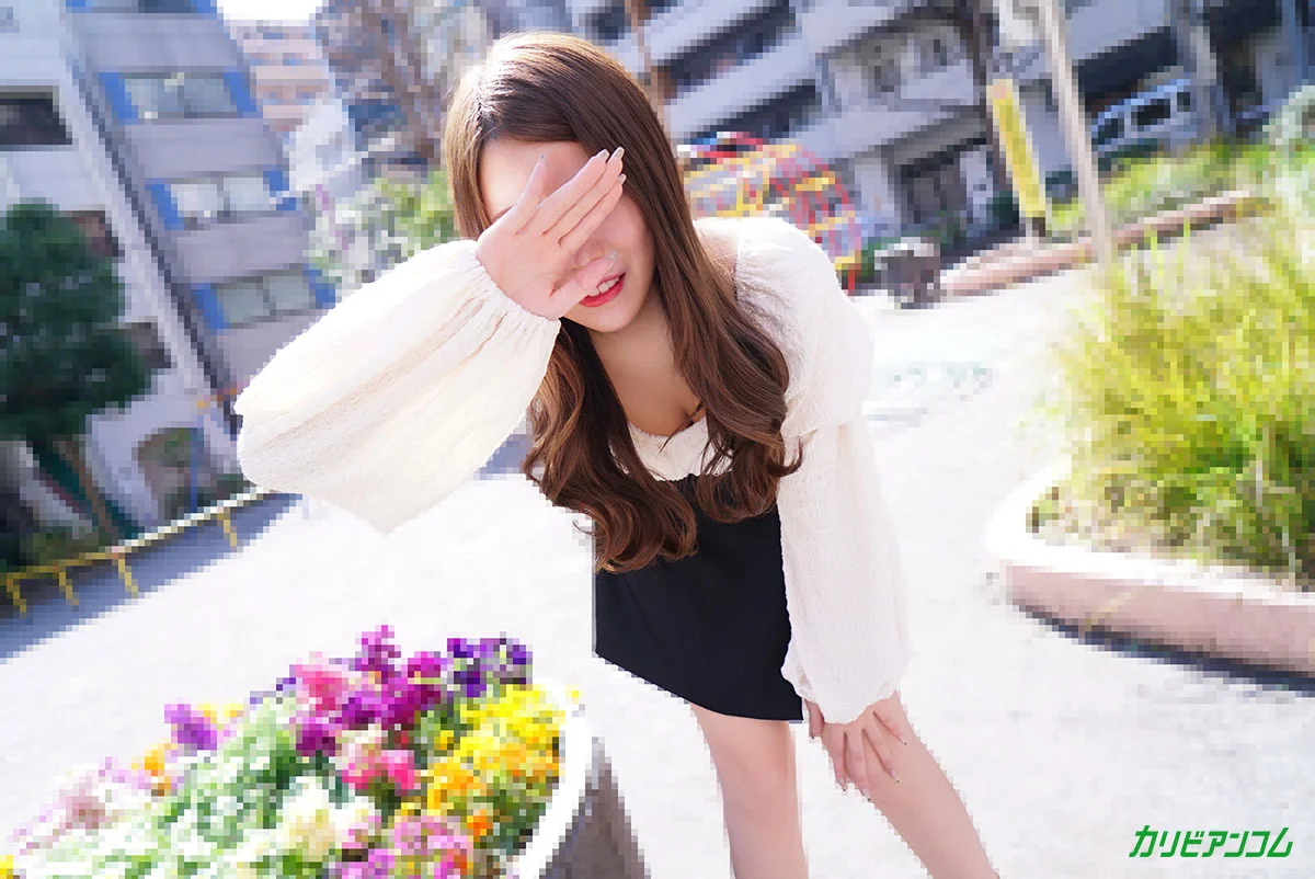 Street Pickup: Camel-Toe Beauty Runa Yamagishi Taken Home for an Immediate Fuck, Her Pussy Clenching Tight