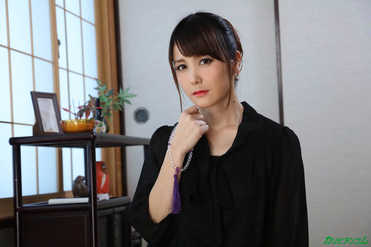 喪服未亡人の濡れた欲望 〜本当はずっと抱かれたかった〜