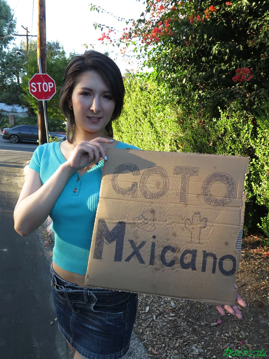 所持金ゼロ！目指せメキシコ！ハーフ美女ヒッチハイク