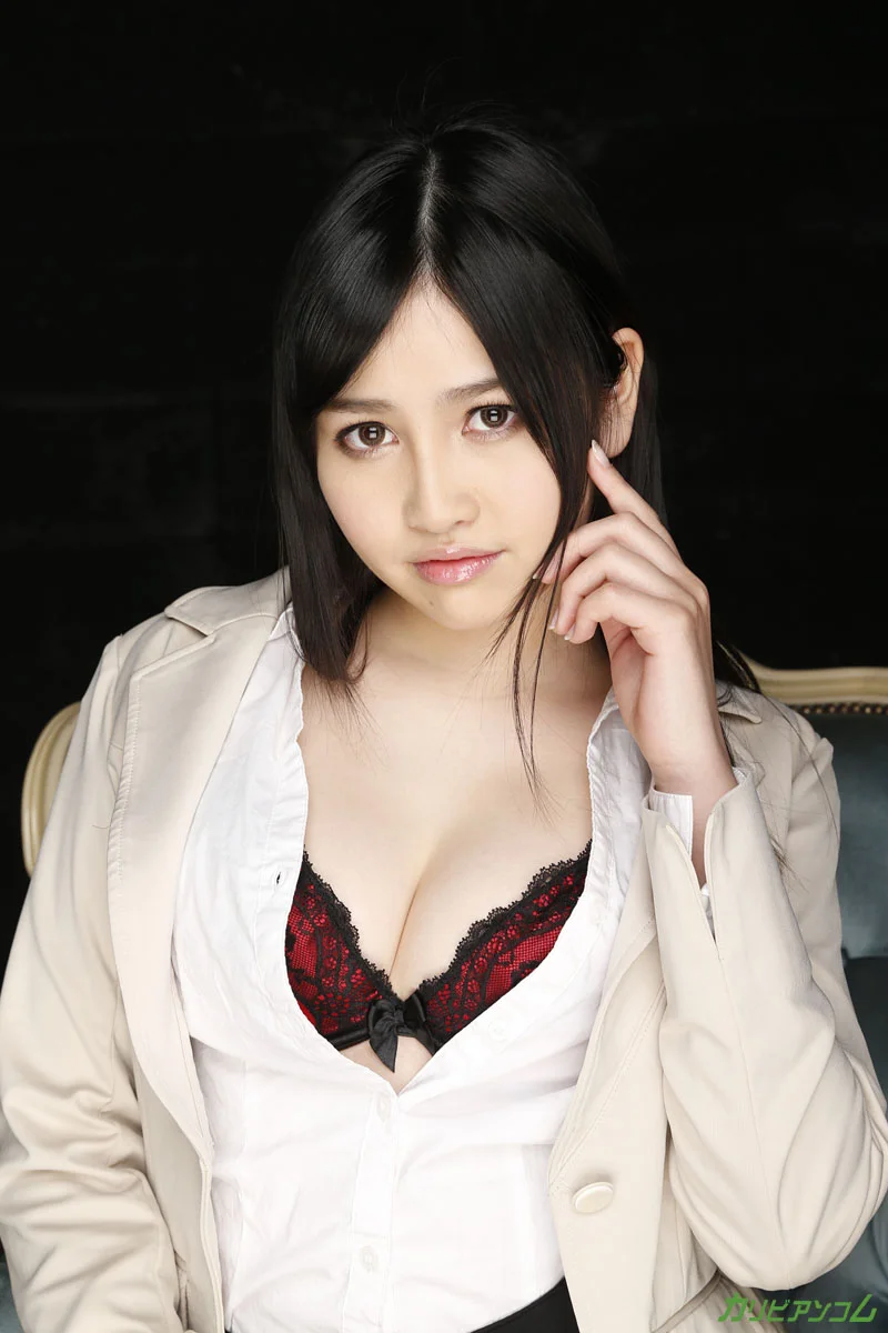 Lewd Female Boss: A Refined Beauty, Yet an Utter Pervert
