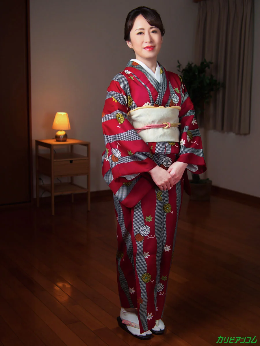 Graceful Kimono Beauty Gets Soaked and Drives You Wild