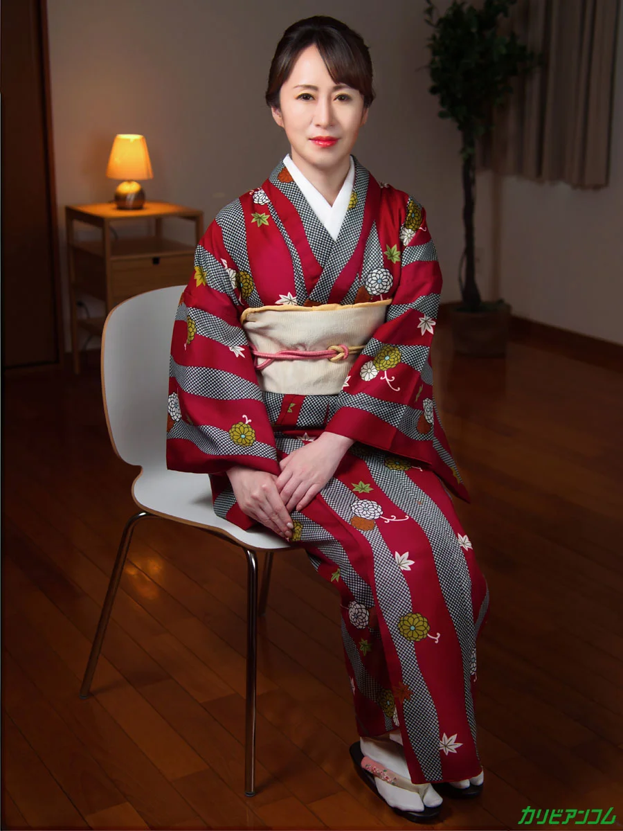 Graceful Kimono Beauty Gets Soaked and Drives You Wild