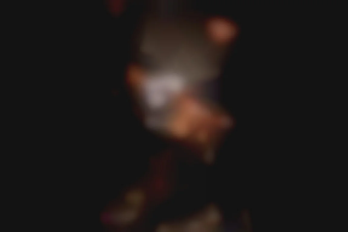 Tiffany Doll, prise entre deux pervers