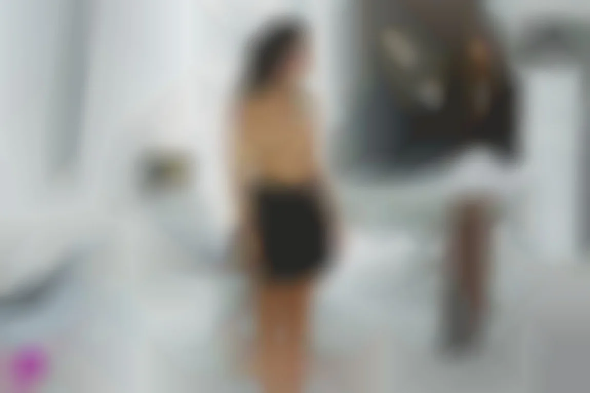 成人女子学生が女性の生徒指導主任にすべてを委ねる