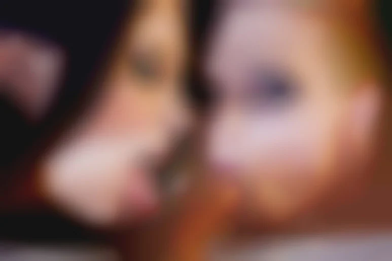 Anna PolinaとTarra White、プールサイドで見知らぬ男を二人で味わう