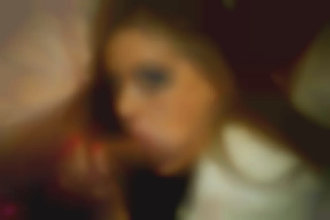 Cayenne Klein et sa copine dans un club libertin, baisées par 2 mecs