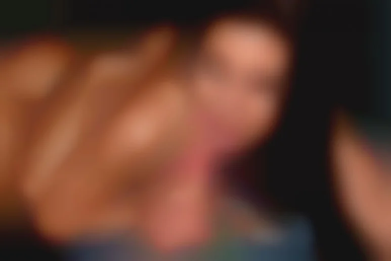 Baise hard de nuit pour une brune ouverte à tous les vices, avec Vanessa