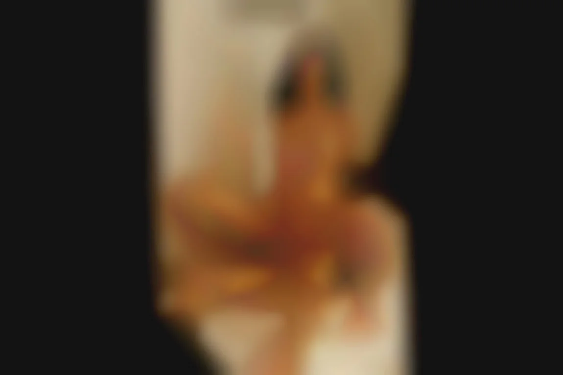 無禁忌成年女學生在宿舍主動尋找大肉棒男人，體驗清晨的硬派性愛