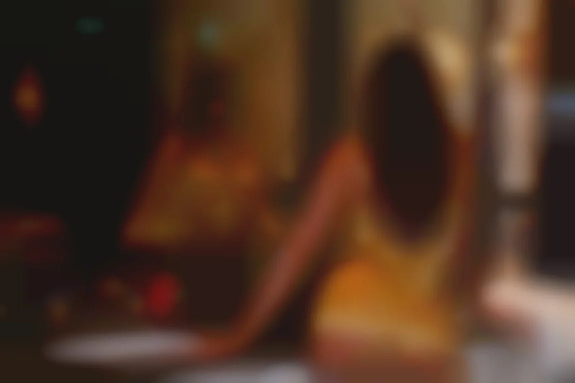 Orgie hard chez un malfrat, avec gorge profonde et double p pour une escort vicieuse et une belle indic